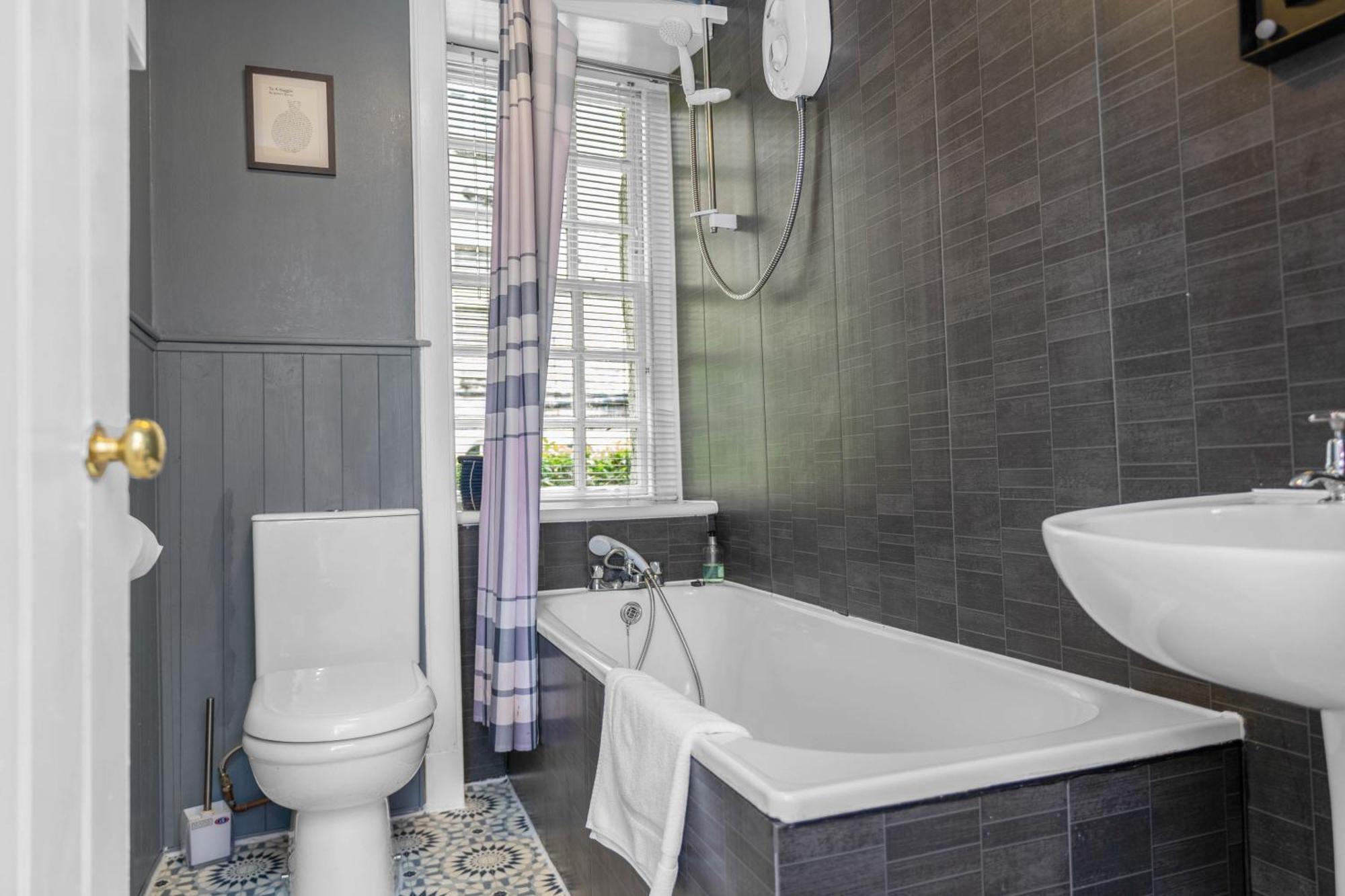 Charming Apartment In The Old Town Edimburgo Exterior foto